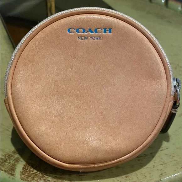 Coach Leather Coin Pouch 4” in diameter with Teal Blue Embossed Hangtag - Picture 3 of 6